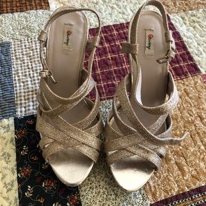 Olsenboye gold strappy heels